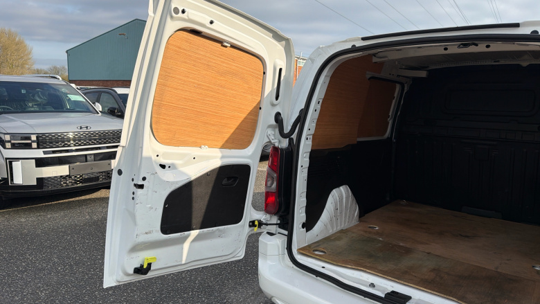 Vauxhall Combo Cargo Combo L1 Diesel 2300 1.5 Turbo D 100ps H1 Sportive Van